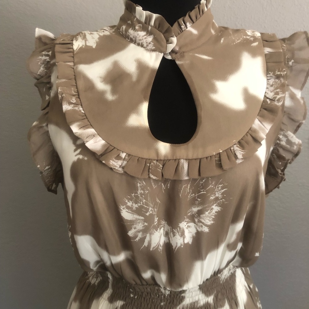 Beautiful Abstract Dress - Picture 2 of 8